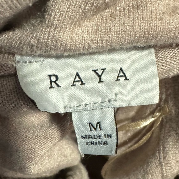 Women’s RAYA Cyrus NYC Size Medium Sweater Beige Cowl Neck Hi Low Soft - Picture 7 of 11